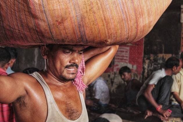 India: Jobless Indian workers due to COVID-19 Jobless worker due to the deadly coronavirus that put all works to close because of the lockdown that government imposed in order for the people to stay at home and prevent the disease from spreading. Hooghly, Mogra West Bengal India Copyright: SoumadipxDas
