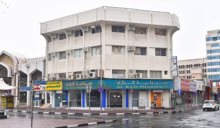 (200414) -- DOHA, April 14, 2020 (Xinhua) -- Photo taken on April 13, 2020 shows a view of closed shops amid the COVID-19 pandemic in Doha, capital of Qatar. (Photo by Nikku Xinhua) QATAR-DOHA-COVID-19 