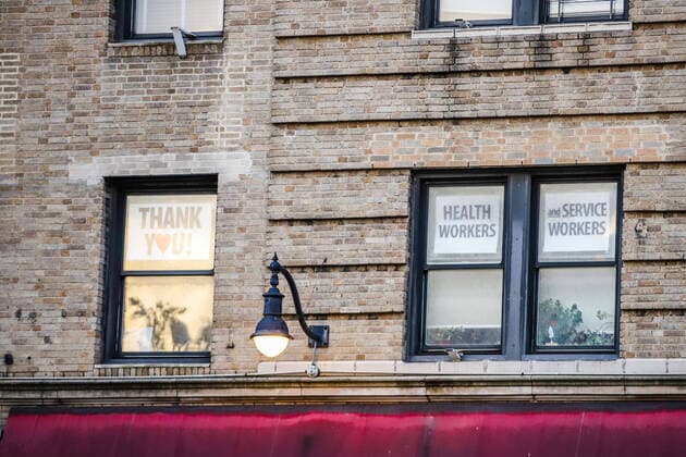 April 13, 2020, New York, NEW YORK, EUA: People wearing protective masks are seen walking the streets of New York during the COVID-19 coronavirus pandemic in the United States. New York EUA - ZUMAc233 47185348st Copyright: xVanessaxCarvalhox