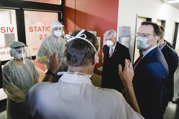 Bundesgesundheitsminister Jens Spahn (CDU) im Rahmen eines Besuchs der Universitaetsklinik Giessen am 14.04.2020. Giessen Germany