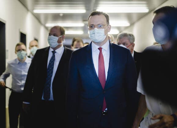Bundesgesundheitsminister Jens Spahn (CDU) im Rahmen eines Besuchs der Universitaetsklinik Giessen am 14.04.2020. Giessen Germany