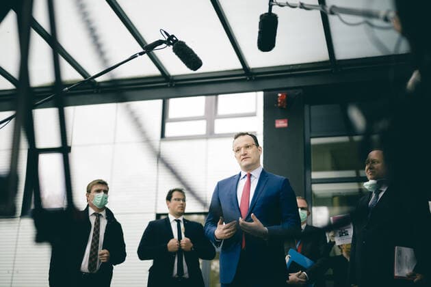 Bundesgesundheitsminister Jens Spahn (CDU) spricht zur Presse im Rahmen eines Besuchs der Universitaetsklinik Giessen am 14.04.2020. Giessen Germany