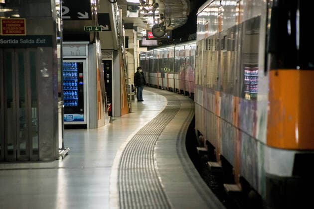 April 14, 2020, Barcelona, Catalonia, Spain: A commuter wearing a protective face mask waits on the platform of Catalunya station in Barcelona. Thousands of people are returning to work after the Spanish government has lift the strictest measures of coronavirus confinement. Barcelona Spain - ZUMAb137 20200414_zap_b137_014 Copyright: xJordixBoixareux