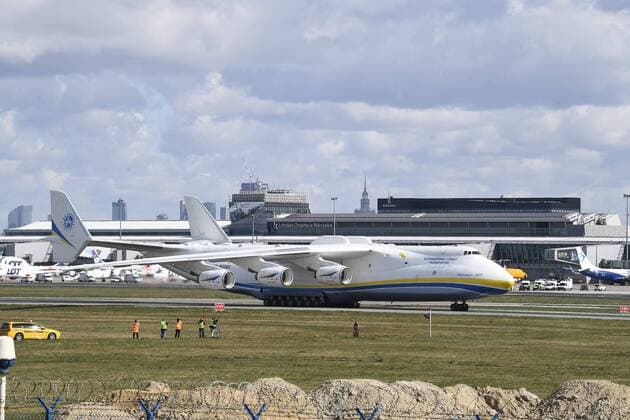 World s biggest plane brings personal protective medical equipment from China to Poland amid coronavirus pandemic The world s biggest airplane - lone extant Antonov An-225 Mriya arrives at the Chopin Airport on April 14, 2020 in Warsaw, Poland. It carries medical supplies from China including 7 million face masks and several hundred thousand protective suits, to help Poland during the ongoing outbreak of the COVID-19. EN_01424613_0057 
