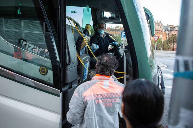 April 14, 2020, Girona, Spain: A Spanish Civil Protection member distributes a face mask to a bus-driver as a preventive measure against the spread of Coronavirus (COVID-19) at the Girona railway station..The Spanish government reestablishes non-essential jobs in Catalonia after 31 days of confinement. More than 1,700,000 people return to work. Civil protection and police officers distribute masks at train and bus stations to prevent the spread of Covid-19 from increasing. Girona Spain - ZUMAs197 20200414_zaa_s197_029 Copyright: xMartixNavarrox