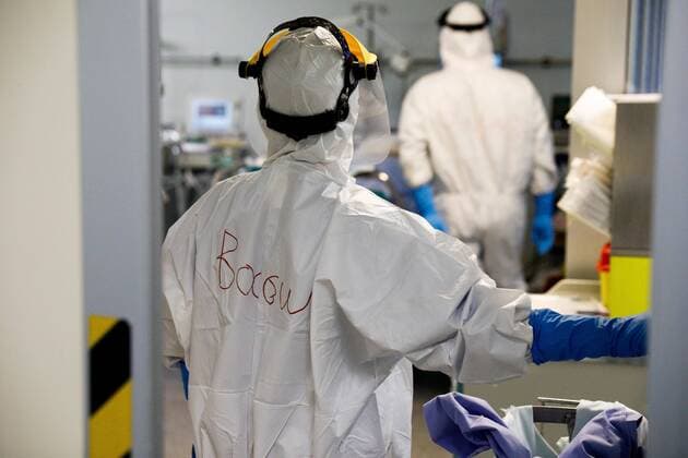 April 14, 2020, Athens, Greece: Medical staff work in the ICU unit of the Covid 19 in ATTIKON hospital. Athens Greece - ZUMAe114 20200414_zaa_e114_003 Copyright: xEurokinissix