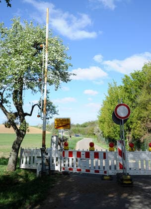 Die Grenze in Biringen in Richtung Frankreich ist am Dienstag (14.04.2020) geschlossen. Wegen der Corona-Krise sind alle Grenzübergänge geschlossen oder werden von der Polizei kontrolliert. Nur Berufspendler dürfen nach Deutschland einreisen, für Shoppingbesuche ist das überqueren verboten.