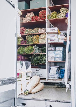 Kaprun THEMENBILD - frische Schnittblumen in einem LKW aus Holland in Kaprun am Dienstag 14. April 2020 fresh cut flowers in a truck from Holland, in Kaprun Austria on 2020 04 14.