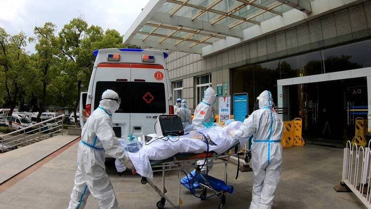 (200414) -- WUHAN, April 14, 2020 (Xinhua) -- A video screenshot shows medical staff transferring a COVID-19 patient to Zhongnan Hospital of Wuhan University for further treatment in Wuhan, central China s Hubei Province, on April 14, 2020. The last batch of COVID-19 patients at the Leishenshan hospital were transferred on Tuesday to other hospitals in Wuhan. (Xinhua) CHINA-WUHAN-COVID-19-LEISHENSHAN HOSPITAL-PATIENTS-TRANSFER (CN) 
