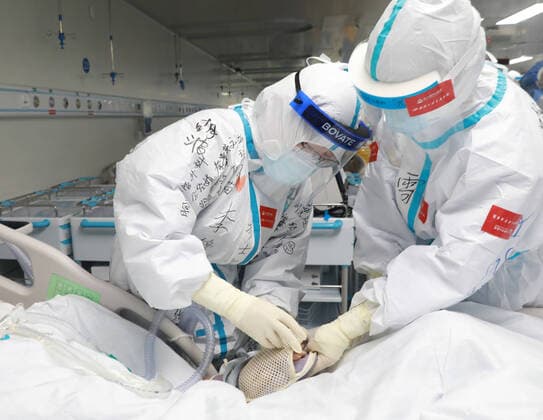 (200414) -- WUHAN, April 14, 2020 (Xinhua) -- Medical staff nurse a COVID-19 patient before transfer at the Leishenshan hospital in Wuhan, central China s Hubei Province, April 14, 2020. The last batch of COVID-19 patients at the Leishenshan hospital were transferred on Tuesday to other hospitals in Wuhan. (Photo by Gao Xiang Xinhua) CHINA-WUHAN-COVID-19-LEISHENSHAN HOSPITAL-PATIENTS-TRANSFER (CN) 