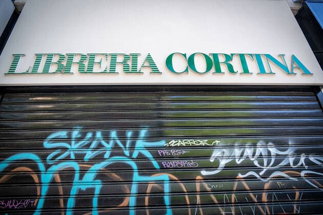 Milan - Coronavirus Emergency - Bookstores, stationery stores and closed shops. Cortina bookshop in via Giovanni Pascoli (Marco Passaro Fotogramma, Milan - 2020-04-14) p.s. la foto e utilizzabile nel rispetto del contesto in cui e stata scattata, e senza intento diffamatorio del decoro delle persone rappresentate  Copyright: xMarcoxPassarox xFOTOGRAMMAx