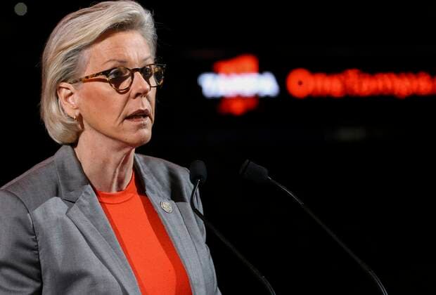 April 14, 2020, Tampa, Florida, USA: Tampa Mayor Jane Castor unveils emergency relief fund.One Tampa, supported by the Tampa Bay Lightning, the Bucs and the Rays, at center ice at Amalie Arena on Tuesday, April 14, 2020 in Tampa. The program will aid needy residents and small businesses during the coronavirus crisis. Tampa USA - ZUMAs70_ 20200414_zan_s70_009 Copyright: xDirkxShaddx