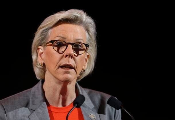 April 14, 2020, Tampa, Florida, USA: Tampa Mayor Jane Castor unveils emergency relief fund.One Tampa, supported by the Tampa Bay Lightning, the Bucs and the Rays, at center ice at Amalie Arena on Tuesday, April 14, 2020 in Tampa. The program will aid needy residents and small businesses during the coronavirus crisis. Tampa USA - ZUMAs70_ 20200414_zan_s70_010 Copyright: xDirkxShaddx