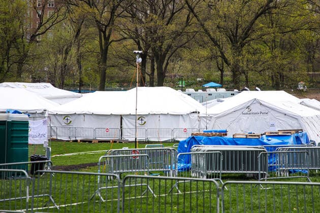 April 14, 2020, New York, NEW YORK, EUA: Movement at Field Hospital in Central Park in New York during the Coronavirus pandemic COVID-19 in the United States. New York EUA - ZUMAc233 47187941st Copyright: xVanessaxCarvalhox