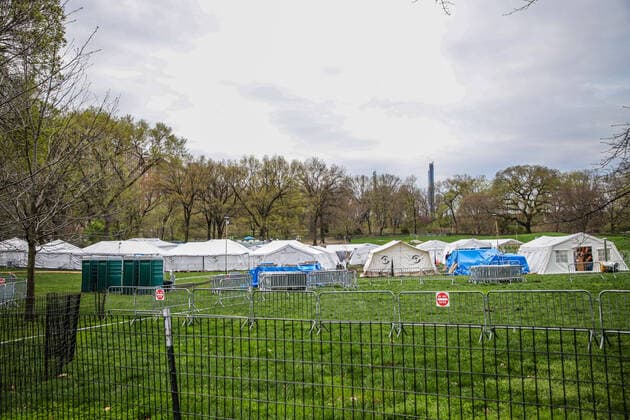April 14, 2020, New York, NEW YORK, EUA: Movement at Field Hospital in Central Park in New York during the Coronavirus pandemic COVID-19 in the United States. New York EUA - ZUMAc233 47187943st Copyright: xVanessaxCarvalhox