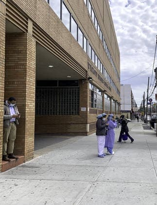 April 14, 2020, International, Brooklyn New York USA: (NEW) Covid-19:Movement in Brooklyn.. April 14,2020,Brooklyn,New York,USA:There is long queue everywhere in Brooklyn to enter post office,stores amid Coronavirus pandemic.People are also keeping distance while on the queue. ..Credit: Thenews2 International - ZUMAn293 20200414_znp_n293_012 Copyright: xNiyixFotex