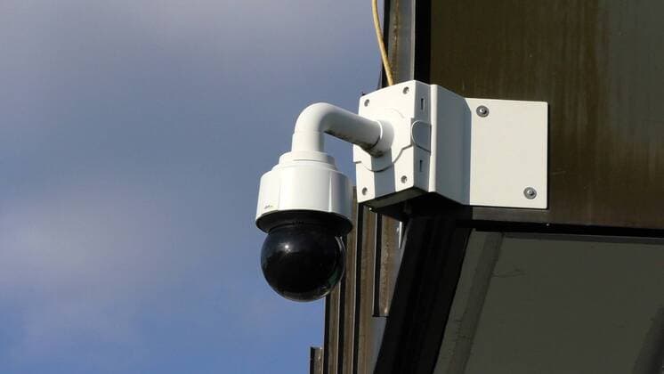 250 Flüchtlinge mit Corona infiziert - Ausgangssperre und Kontaktverbot für Infizierte - Landeserstaufnahmestelle in Ellwangen wird von Polizei bewacht 250 Flüchtlinge mit Corona infiziert - Ausgangssperre und Kontaktverbot für Infizierte - Landeserstaufnahmestelle in Ellwangen wird von Polizei bewacht Baden-Württemberg, 73479 Neuler, Deutschland Copyright: 7aktuell.dex xMarcxGruber