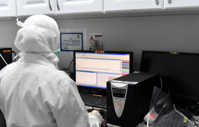 (200414) -- DAMASCUS, April 14, 2020 -- A laboratorian works on a test for COVID-19 virus at a laboratory in Damascus, capital of Syria, on April 14, 2020. Four new COVID-19 cases were reported in Syria on Tuesday, bringing the overall number of registered cases to 29, the health ministry said in a statement. (Photo by Xinhua) SYRIA-DAMASCUS-COVID19-TEST AmmarxSafarjalani 