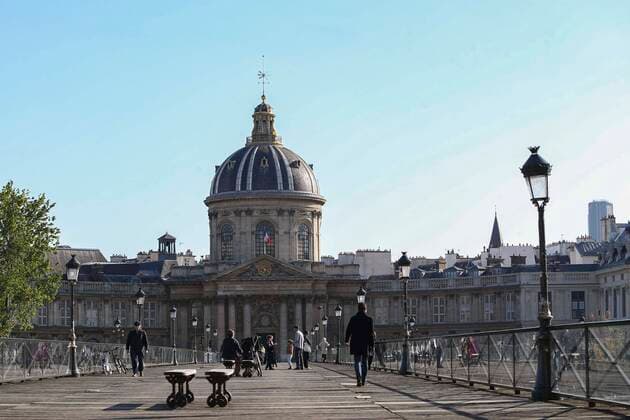 Pont des Arts NEWS : Covid 19 Coronavirus en France - Paris - 14 04 2020 MichaelBaucher Panoramic 