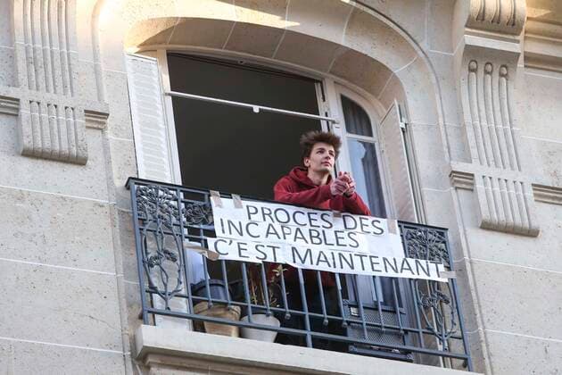 Applaudissements rue Alexandre Dumas NEWS : Covid 19 Coronavirus en France - Paris - 14 04 2020 MichaelBaucher Panoramic 