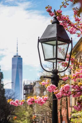 April 14, 2020, New York, NEW YORK, EUA: Movement in Washington Square Park in the spring of New York during the Coronavirus COVID-19 pandemic in the United States. New York EUA - ZUMAc233 47189231st Copyright: xVanessaxCarvalhox