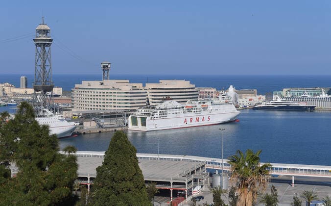NEWS : Covid 19 Coronavirus en Spagne - Barcelone- 14 04 2020 Reduction de la pollution a Barcelone vue du port NEWS : Covid 19 Coronavirus Confinement a Barcelone - 14 04 2020 PacoLargo Panoramic 
