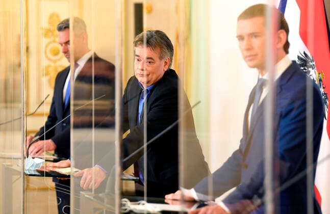 Wien 14.04.2020, Bundeskanzleramt, Wien, AUT, Akutelle Entwicklungen zur Coronaerkrankung in Oesterreich, Pressekonferenz Aktuelles zur Coronakrise , im Bild (v.l.) Innenminister Karl Nehammer (OeVP), Vizekanzler Werner Kogler (G), Bundeskanzler Sebastian Kurz (OeVP) und Gesundheitsminister Rudolf Anschober (G) during a press conference of Austrian Goverment about the Coronavirus Pandemie at the Bundeskanzleramt in Wien, Austria on 2020 04 14.