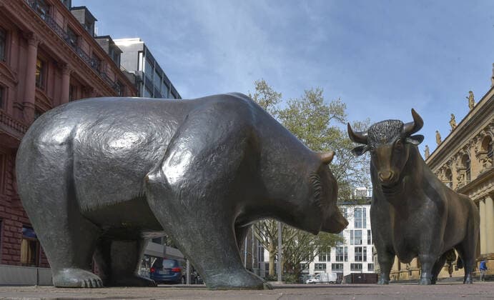 xblx, Bulle und Bär vor der Frankfurter Börse, Wertpapierhandel, emwirt Frankfurt am Main