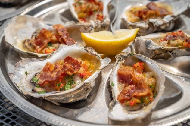 Oysters served up on a platter and ready to eat , Piney Point, Maryland, USA Piney Point Maryland USA Copyright: xEdwinxRemsbergx ERE-remsberg_19090419897