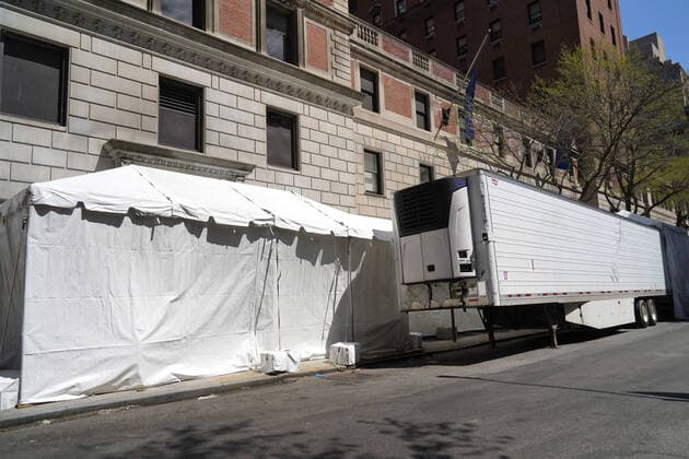 April 15, 2020, New York, New York, USA: Refrigerated container truck parked outside Lenox Hill Hospital, on city street in front of apartment buildings,.Upper East Side, NYC.April 15, 2020.Photos by Sonia Moskowitz. New York USA - ZUMAm334 20200415_zep_m334_004 Copyright: xSoniaxMoskowitzxGordonx