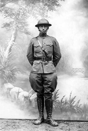 Harry S. Truman standing in front of a standard postcard backdrop during the first World War. Copyright: JohnxParrot StocktrekxImages JPA101312M