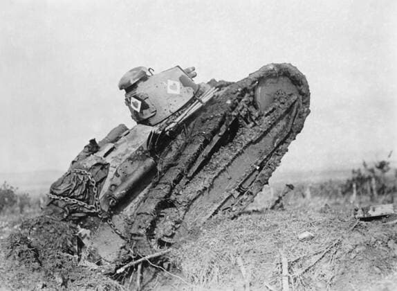 A French Renault FT 17 tank blasting through a trench, heading towards the German front line in France in 1918. Copyright: VernonxLewisxGallery StocktrekxImages JPA101419M