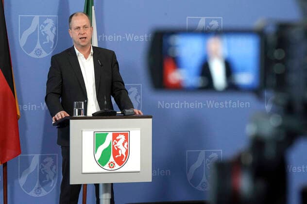 Familienminister Joachim Stamp bei einem Pressebriefing zur aktuellen Lage und zu weiteren Maßnahmen zur Eindämmung des Corona-Virus in Nordrhein-Westfalen in der Staatskanzlei. Düsseldorf, 16.04.2020