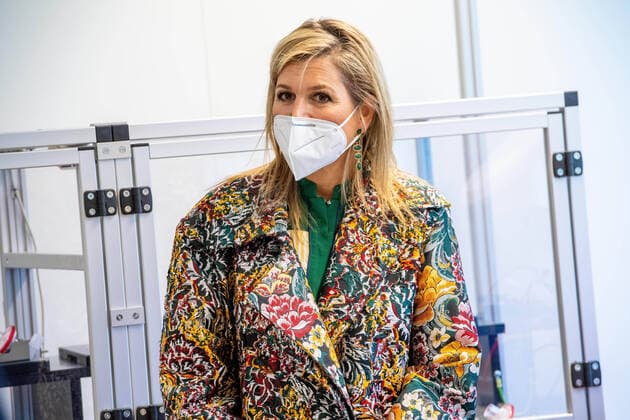 Entertainment Bilder des Tages 16-04-2020 Enschede Queen Máxima visited, in the context of the coronavirus outbreak (COVID-19), the technology company Demcon in Enschede. Demcon has developed, tested and produced a ventilation system that is suitable for the ventilation of corona patients in intensive care.  Copyright: xPPEx