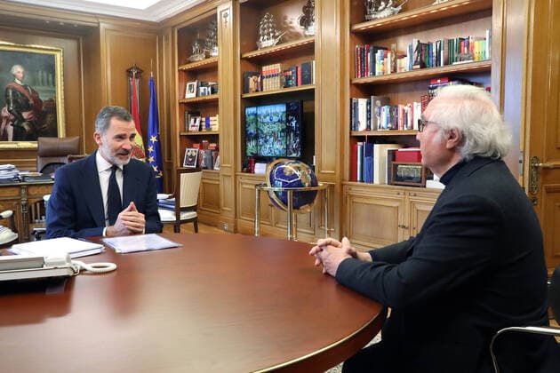 16-04-2020 Spain King Felipe during a meeting with Manuel Castells at Zarzuela palace in Madrid, Spain .  Copyright: xPPEx
