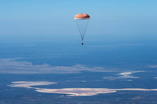 Bilder des Jahres 2020, News 04 April News Themen der Woche KW16 The Soyuz MS-15 spacecraft is seen as it lands in a remote area near the town of Zhezkazgan, Kazakhstan with Expedition 62 crew members Jessica Meir and Drew Morgan of NASA, and Oleg Skripochka of Roscosmos, Friday, April 17, 2020. Meir and Skripochka returned after 205 days in space, and Morgan after 272 days in space. All three served as Expedition 60-61-62 crew members onboard the International Space Station. Where: Zhezkazgan, Kazakhstan When: 17 Apr 2020 Credit: NASA GCTC Andrey Shelepin Cover Images **Editorial use only** Copyright: xx 40451910 EDITORIAL USE ONLY. NOT FOR USE BY NEWSPAPERS BASED IN THE UK.