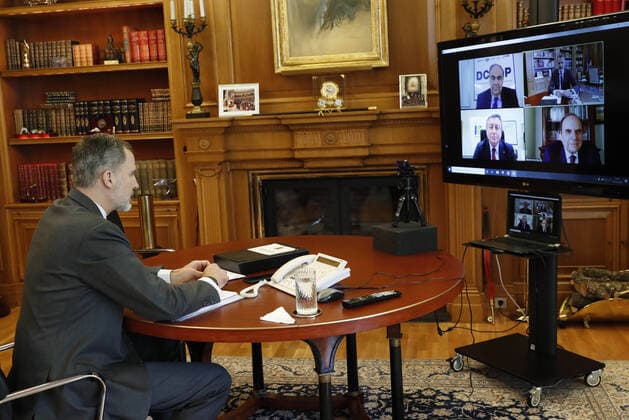 News Bilder des Tages 17-04-2020 Madrid King Felipe attends a videoconference with the Andalusian olive growers at Zarzuela Palace in Madrid, Spain  Copyright: xPPEx