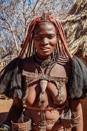 IMAGO Cultures of the world, Himba Volk in Namibia Himba woman wearing ornaments, Himba village; Kamanjab, Namibia  Copyright: Dosfotos 12768159
