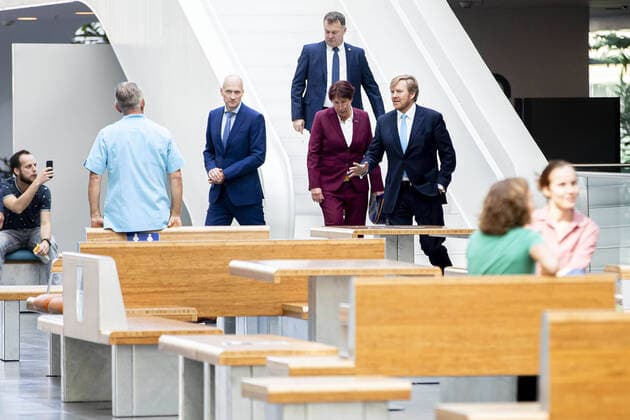 17-04-2020 Rotterdam King Willem-Alexander visit, in the context of the coronavirus outbreak (COVID-19, the Erasmus MC hospital in Rotterdam.  Copyright: xPPEx