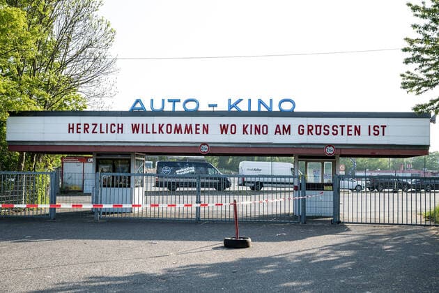 Brings - Autokino Koeln Porz; 17.04.2020 Das Autokino Koeln Porz ;Brings geben das erste Konzert waehrend der Corona Krise im Autokino Koeln Porz Koeln Autokino Porz NRW Deutschland Copyright: xBEAUTIFULxSPORTS Wunderlx