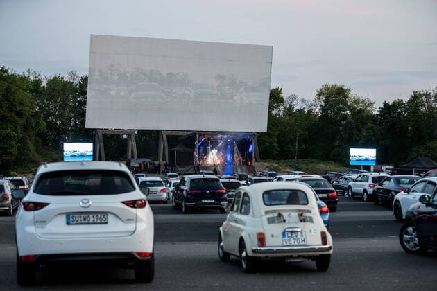 Brings - Autokino Koeln Porz; 17.04.2020 Ausverkauftes Haus: Brings rocken das Autokino ;Brings geben das erste Konzert waehrend der Corona Krise im Autokino Koeln Porz Koeln Autokino Porz NRW Deutschland Copyright: xBEAUTIFULxSPORTS Wunderlx