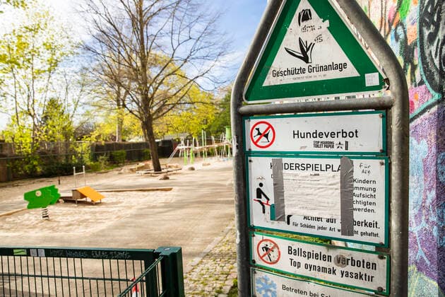 Geschlossener Spielplatz in Berlin am 17. April 2020. Coronavirus in Berlin