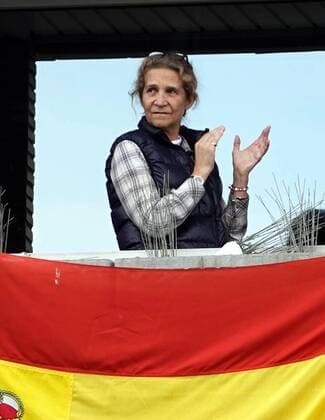 The Infanta Elena in a new day of applause to the Doctors for the Covid 19 Homage Sanitarios Balcones Cordon Press