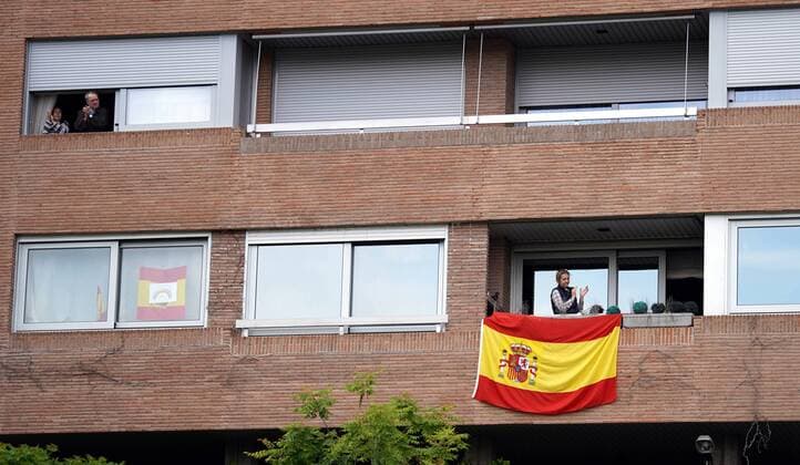 The Infanta Elena in a new day of applause to the Doctors for the Covid 19 Homage Sanitarios Balcones Cordon Press