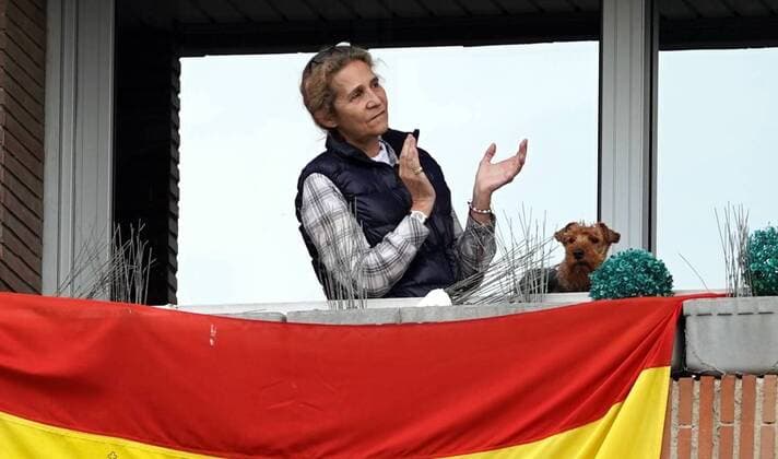The Infanta Elena in a new day of applause to the Doctors for the Covid 19 Homage Sanitarios Balcones Cordon Press