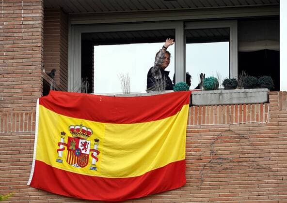 The Infanta Elena in a new day of applause to the Doctors for the Covid 19 Homage Sanitarios Balcones Cordon Press
