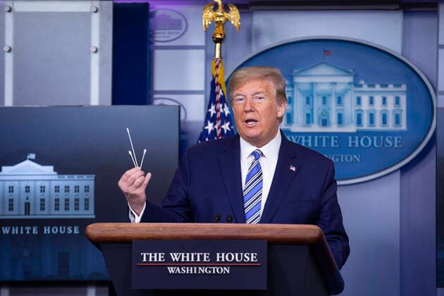 Bilder des Jahres 2020, News 04 April News Themen der Woche KW16 News Bilder des Tages April 19, 2020, Washington, District of Columbia, USA: United States President Donald J. Trump, joined by United States Vice President Mike Pence, delivers remarks on the Coronavirus pandemic during a news conference in the James S. Brady Press Briefing room at the White House in Washington D.C., U.S., on Sunday April 19, 2020. Speaker of the United States House of Representatives Nancy Pelosi (Democrat of California) stated that lawmakers are close to a deal with United States Secretary of the Treasury Steven T. Mnuchin regarding a second round of small business loans for businesses impacted by Coronavirus. Credit: CNP Washington USA - ZUMAs152 20200419_zaa_s152_020 Copyright: xStefanixReynoldsx