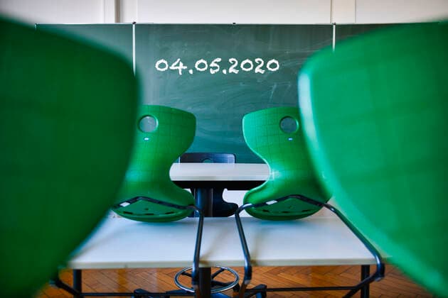 Wiederbeginn der Schule nach Corona-Lockdown, leeres Klassenzimmer, Deutschland Wiederbeginn der Schule nach Corona-Lockdown, leeres Klassenzimmer, Deutschland