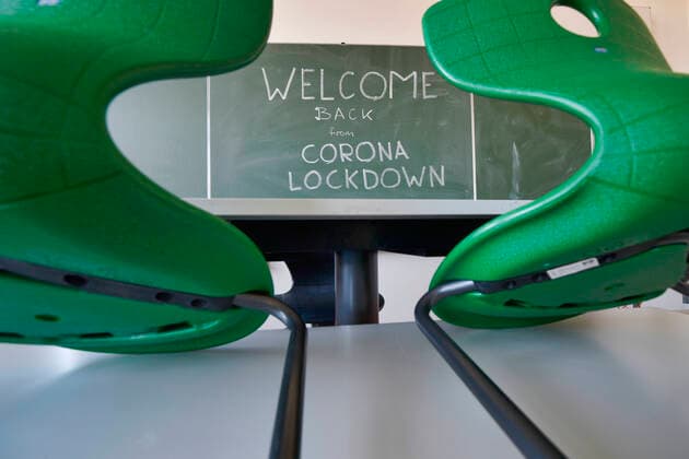 Wiederbeginn der Schule nach Corona-Lockdown, leeres Klassenzimmer, Deutschland Wiederbeginn der Schule nach Corona-Lockdown, leeres Klassenzimmer, Deutschland