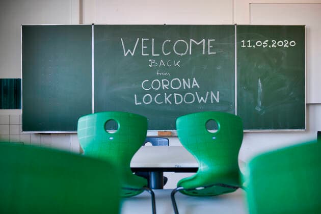 Wiederbeginn der Schule nach Corona-Lockdown, leeres Klassenzimmer, Deutschland Wiederbeginn der Schule nach Corona-Lockdown, leeres Klassenzimmer, Deutschland